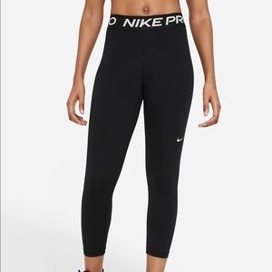 COPY - Nike Pro Tight Fit Crop Length Mid-Rise Leggings